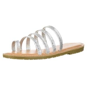 🆕 Dirty Laundry Big Girl Erika Strappy Silver Flat Sandals